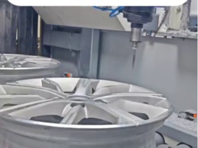 汽车轮毂去毛刺<i style='color:red'>rbz浮动主轴</i>柔性加工