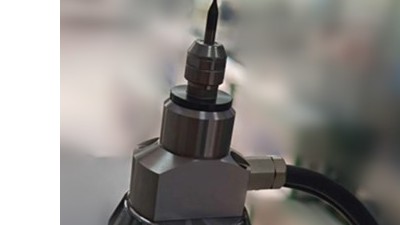 钻0.1mm微孔用日本NAKANISHI高频铣加工