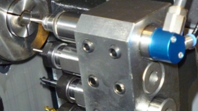 津上S205A走心机钻斜孔0.5mm，摆角度可用直柄80000转高频铣