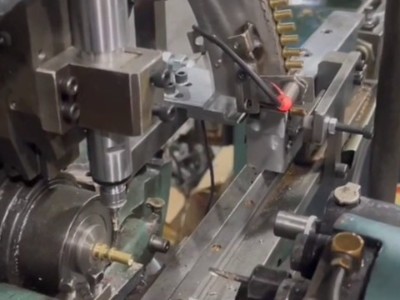 凸轮机钻黄铜1.5mm孔加装<i style='color:red'>rbz-20高速电主轴</i>扭矩达0.1N.M