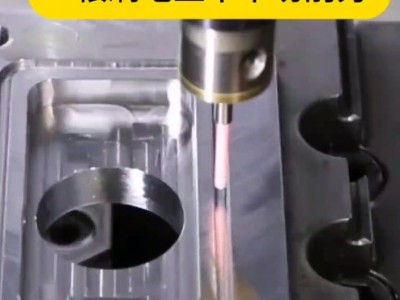 模具密封小槽抛光打磨，可选用<i style='color:red'>锐必克小直径表面研磨刷</i>