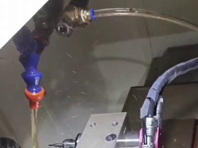 为什么排刀机钻小孔要用<i style='color:red'>rbz高速主轴</i>？