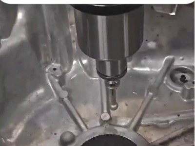 气缸盖倒角去毛刺使用RBZ自动换刀浮动主轴实现全自动化去除