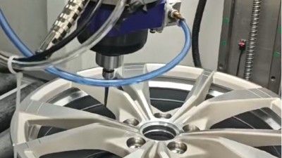 压铸铝刚性主轴去毛刺表面坑坑洼洼？<i style='color:red'>rbz浮动主轴</i>一招解决