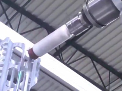 机加工后工件表面孔内去毛刺，自动换刀主轴配上锐必克研磨刷快速去除