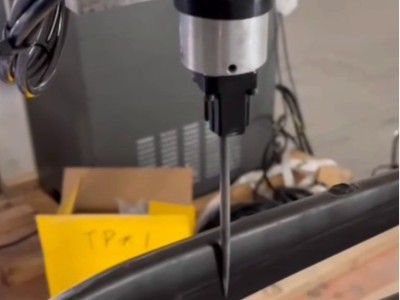 机器人加装<i style='color:red'>rbz-40浮动锉刀</i>自动化去除塑料合模线毛刺