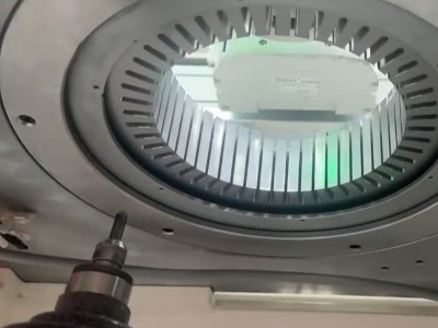 不锈钢C0.5倒角崩边、一致性差？ 搭配机械臂装上RBZ-30浮动主轴,倒角无毛刺