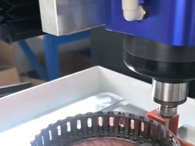 齿轮去毛刺、倒角，用<i style='color:red'>rbz-30</i> 浮动主轴