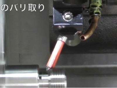 数控车床外螺纹毛刺，<i style='color:red'>锐必克螺纹专用研磨刷</i>去除