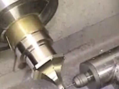 解决侧面加工难题：直角高速主轴