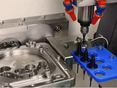 复杂工件，自动换刀主轴一站完工!实现成本节流，提高效率