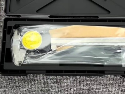 日本三丰高精度<i style='color:red'>带表游标卡尺505-730</i>