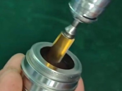 金属内圆抛光去毛刺，用<i style='color:red'>40000转电动打磨机</i>无刷马达+强扭矩