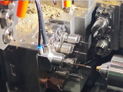 津上BO206走心机背轴钻孔，常装<i style='color:red'>8万转高频铣</i>