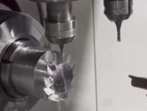 不锈钢铣削2mm，排刀机用0.6mm<i style='color:red'>大扭矩电主轴</i>提高效率