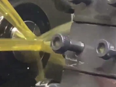 钻小孔1.8mm，排刀机装直径33mm<i style='color:red'>大扭矩电主轴</i>