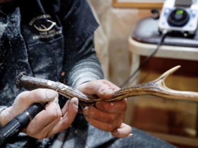 雕刻木饰品的光泽，40000转电动打磨机可实现