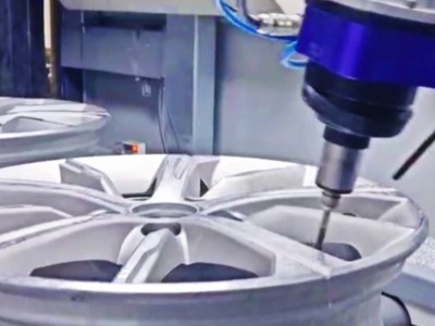 汽车轮毂去毛刺，RBZ浮动主轴以“柔”克“刚”