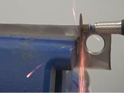 切割铝片，可用4万转电动打磨机夹持锯片切断