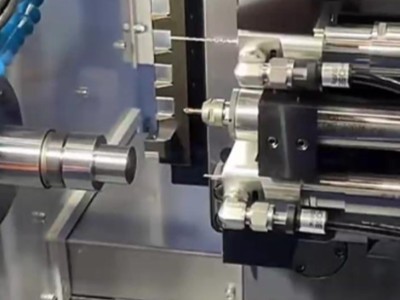 专机钻小孔深孔，有空间加装中心出水主轴