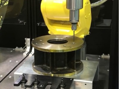 E4000自动换刀主轴NR4040-AQC搭配机器人给钢件去毛刺