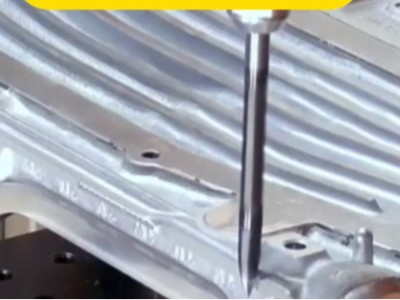 变频器外壳周边自动化去毛刺，加装RBZ30浮动主轴，可完成复杂轮廓加工