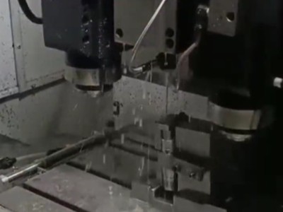 不锈钢件钻2.5mm25mm深孔，<i style='color:red'>大扭矩电主轴</i>配这个工具不堵孔