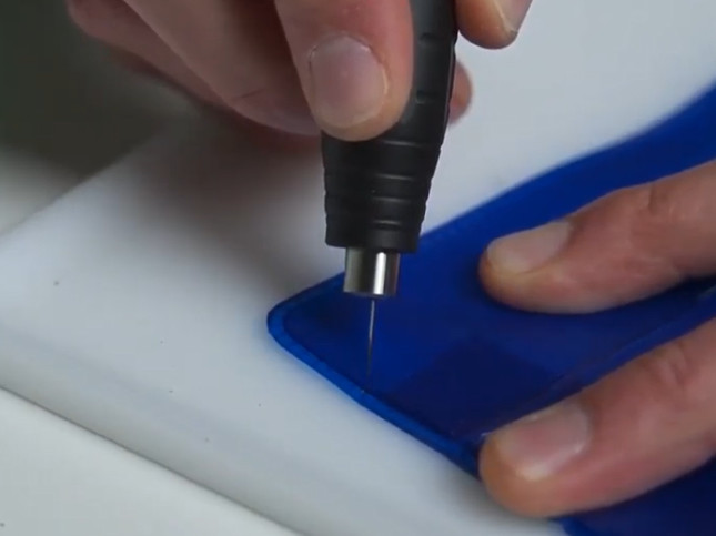 超声波切割刀切割塑料