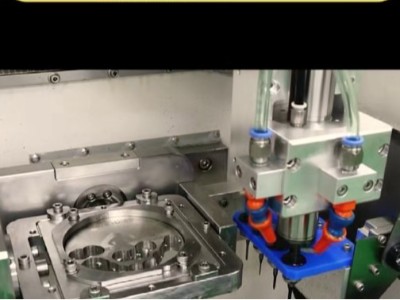 五轴加工中心加工假牙就得搭配小体积自动换刀主轴